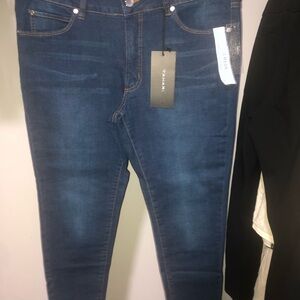 Tahari Women’s Skinny Blue Jeans NWT